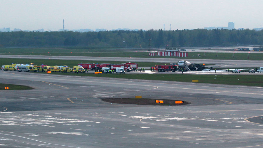 На&nbsp;месте крушения самолета Sukhoi Superjet 100 в&nbsp;аэропорту Шереметьево, 5 мая 2019 года