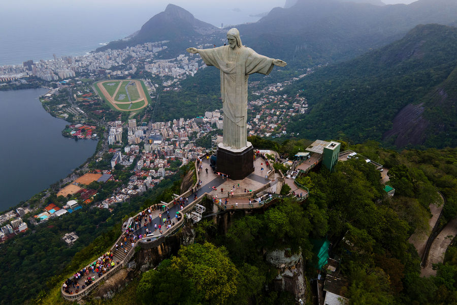 Статуя Христа-Искупителя над Рио-де-Жанейро, Бразилия
