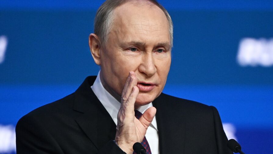 Путин поручил заняться возрождением спортпарадов на Красной площади