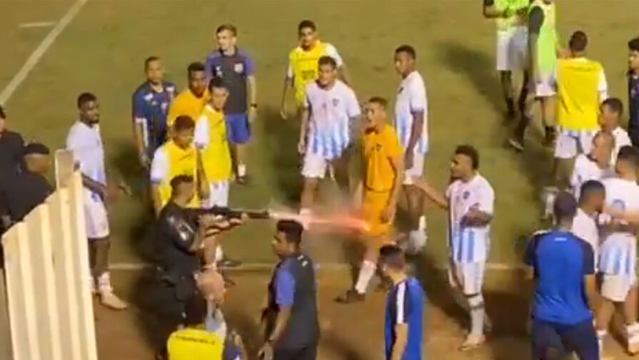 Полицейский прострелил ногу вратарю после матча в Бразилии