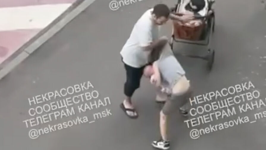 В Москве мужчина избил на улице жену и отобрал у нее младенца