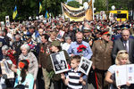 Участники акции памяти «Бессмертный полк» во время шествия в День 71-й годовщины Победы над нацизмом
