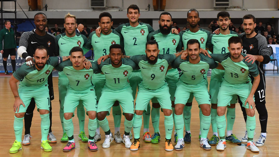 Сборная Португалии перед началом товарищеского матча по мини-футболу между сборными России и Португалии.