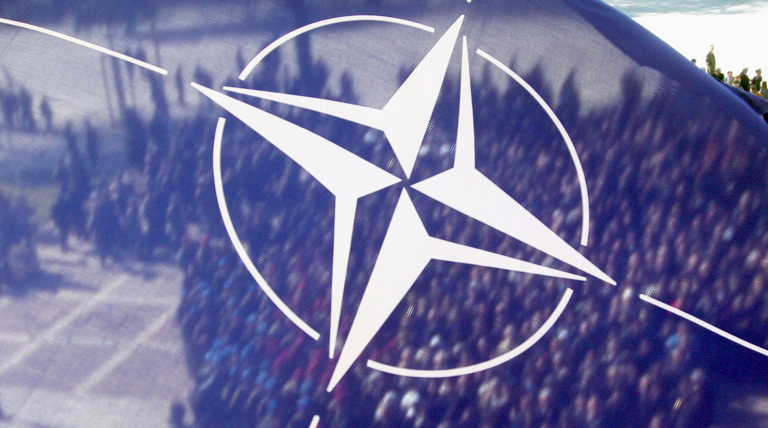 В НАТО не выбрали сторону в политическом кризисе Молдавии