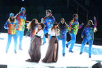 Участницы группы «Тату» Юлия Волкова и Елена Катина во время выступления перед началом торжественной церемонии открытия XXII зимних Олимпийских игр в Сочи, 2014 год