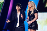 Леди Гага и Бритни Спирс на премии MTV Video Music Awards, 2011 год