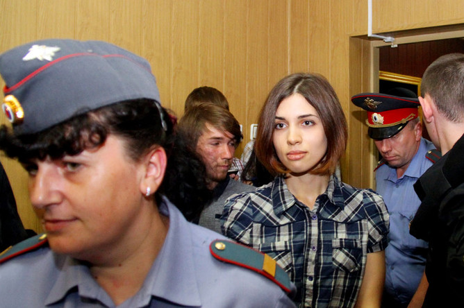 Предполагаемых активисток Pussy Riot оставили под арестом до 24 июля 