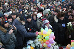Несмотря на холод, на Лубянку пришли несколько тысяч граждан. Полиция насчитала несколько сот