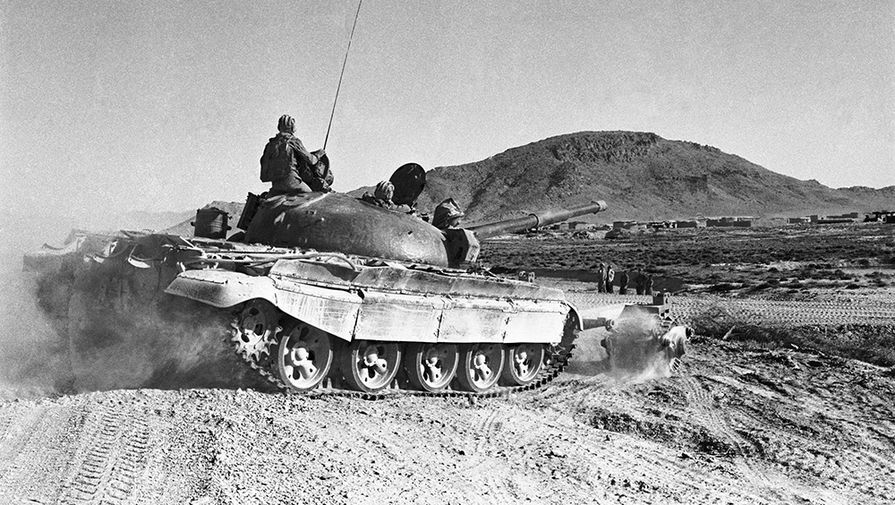 Советский танк недалеко от Кандагара, 1988 год