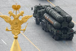 Зенитная ракетная система С-400 «Триумф» во время генеральной репетиции военного парада в честь Дня Победы на Красной площади в Москве