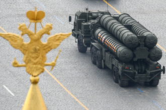 Зенитная ракетная система С-400 «Триумф» во время генеральной репетиции военного парада в честь Дня Победы на Красной площади в Москве
