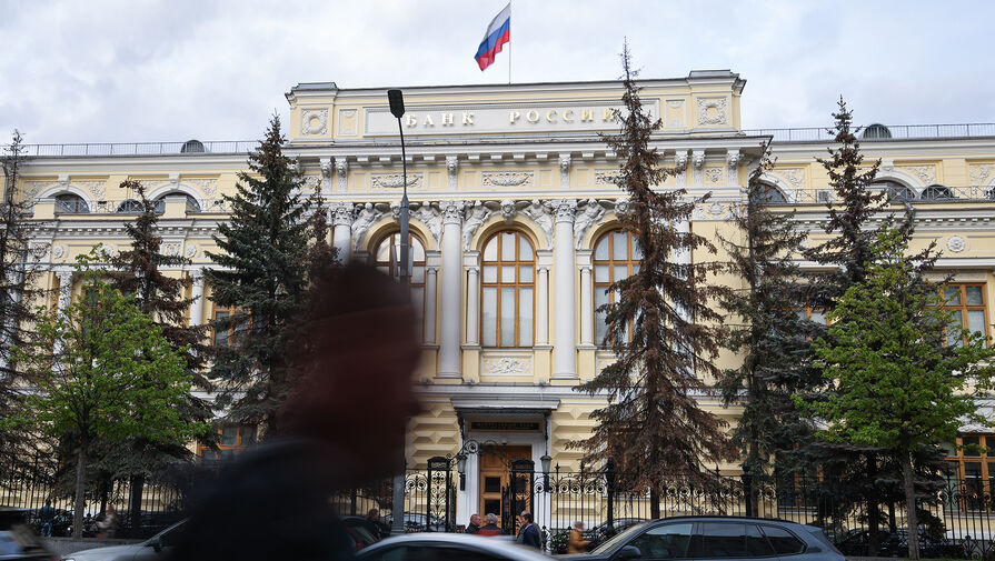 ЦБ вновь снизит ключевую ставку 22 июля. Что это значит