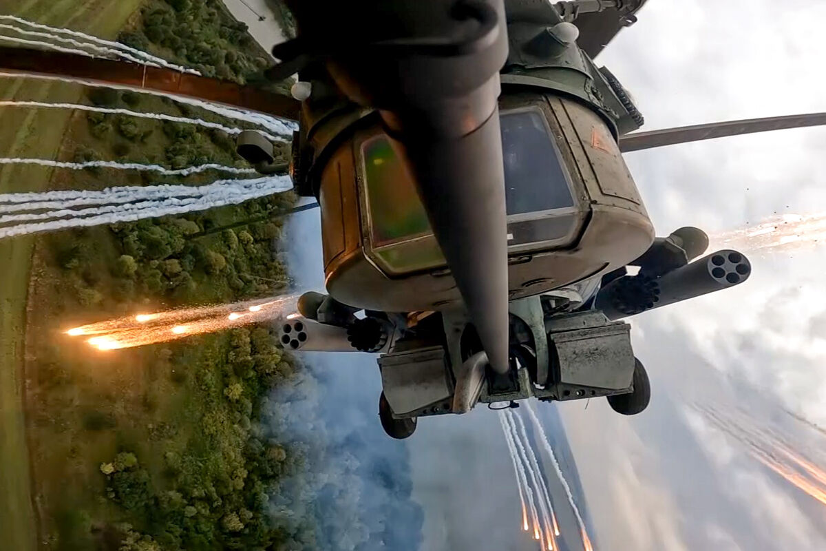 Боевая работа экипажа многоцелевого ударного вертолета Ми-28Н Западного военного округа в зоне проведения специальной военной операции
