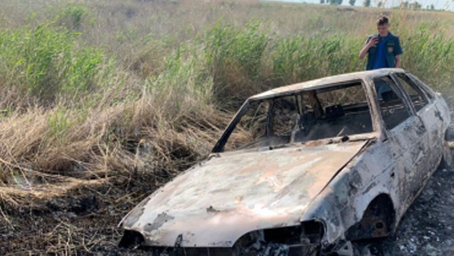 Полиция нашла на обочине сгоревшую машину с трупом в салоне