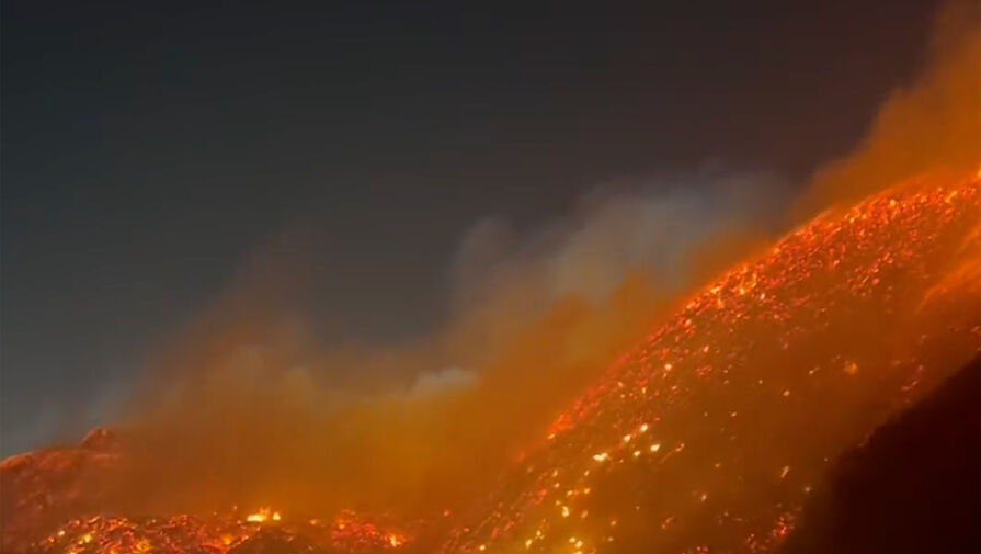 Лесной пожар произошел рядом с Лос-Анджелесом