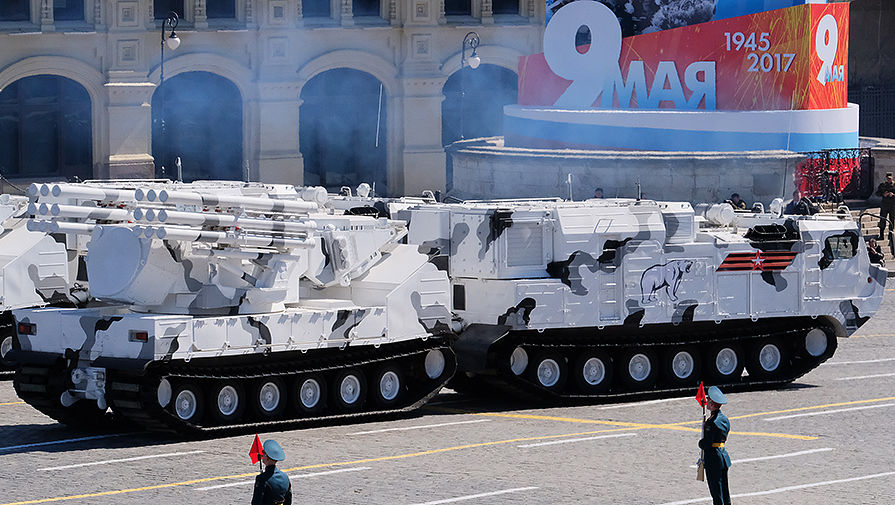 Зенитный ракетно-пушечный комплекс &laquo;Панцирь-СА&raquo; на&nbsp;базе вездехода ДТ-30 на&nbsp;генеральной репетиции военного парада в&nbsp;Москве, 7 мая 2017 года