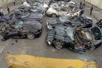 Конфискованные автомобили после торжественного уничтожения во дворе таможенной службы Филиппин в Маниле, 6 февраля 2018 года