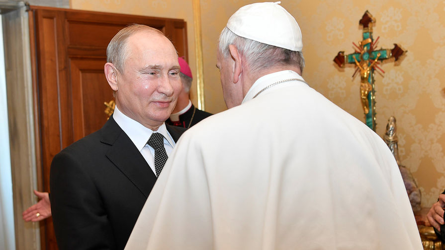 Президент России Владимир Путин и папа Римский Франциск во время встречи в&nbsp;Ватикане, 4 июля 2019 года