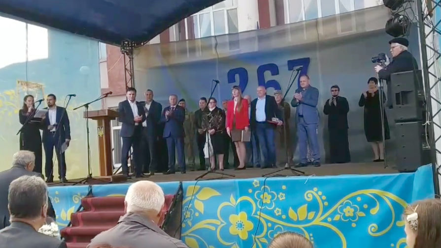 Мэр украинского города оконфузился на празднике
