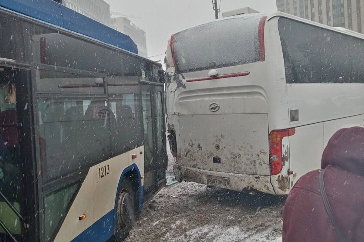 В Петербурге восемь человек пострадали в ДТП с троллейбусом - Газета.Ru |  Новости