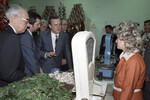 Председатель Совета Министров СССР Николай Рыжков (четвертый слева) в одном из магазинов Будапешта, 1988 год