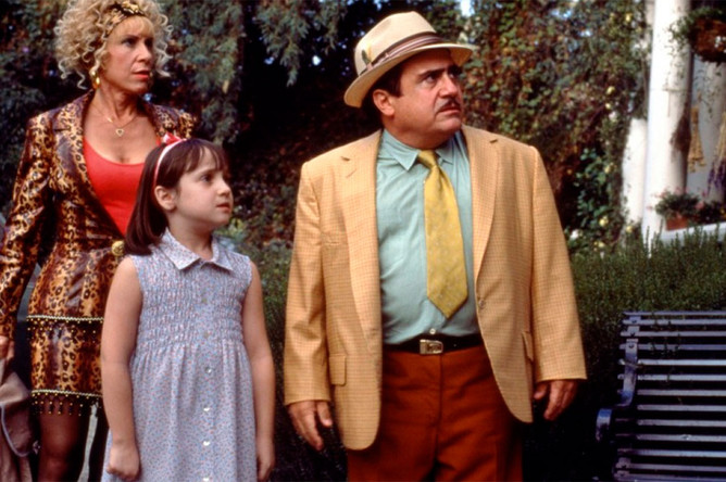 <b>«Матильда» (1996)</b>
<br>Семейная комедия об одаренной девочке со способностью к телекинезу. Де Вито играет никудышного отца, который продает старые машины и совсем забывает о дочери