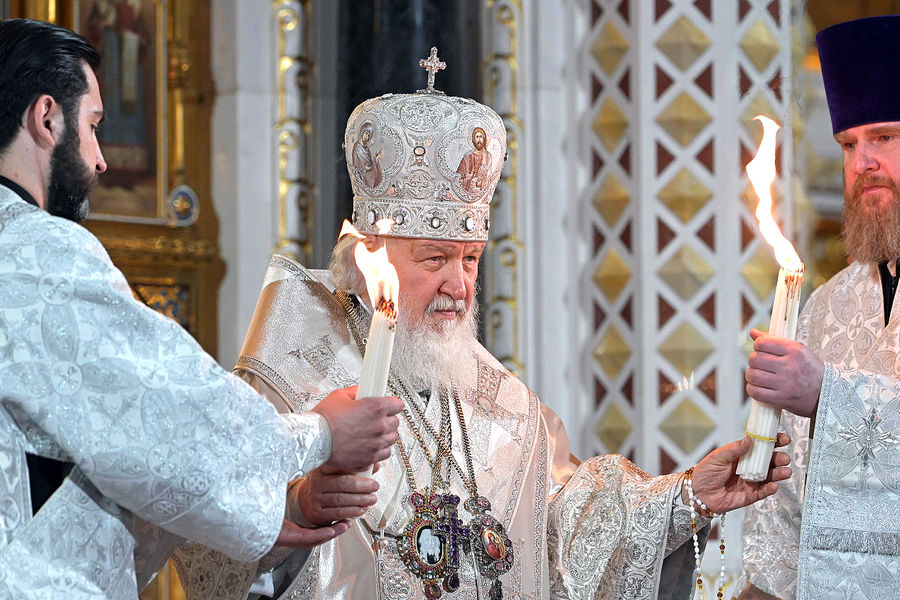 Патриарх Московский и Всея Руси Кирилл во время пасхальной службы в&nbsp;храме Христа Спасителя, 2 мая 2021 года