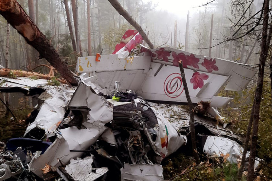Пассажирский самолет L-410, разрушенный при жесткой посадке около села Казачинское (500 км от Иркутска), 13 сентября 2021 года 