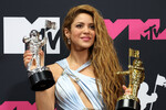 Певица Шакира получила одну из самых престижных наград — премию Майкла Джексона Video Vanguard (спецнаграда за «выдающийся вклад» и «глубокое влияние» на музыкальное видео и поп-культуру)