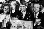 Сенатор Роберт Кеннеди во время речи в отеле «Амбассадор» в Лос-Анджелесе незадолго до убийства, 5 июня 1968 года