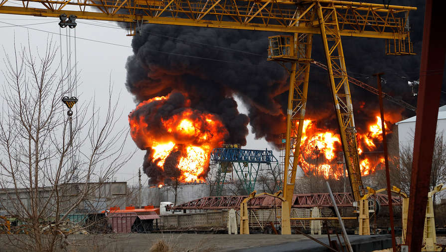 Нефтебаза загорелась в Белгороде
