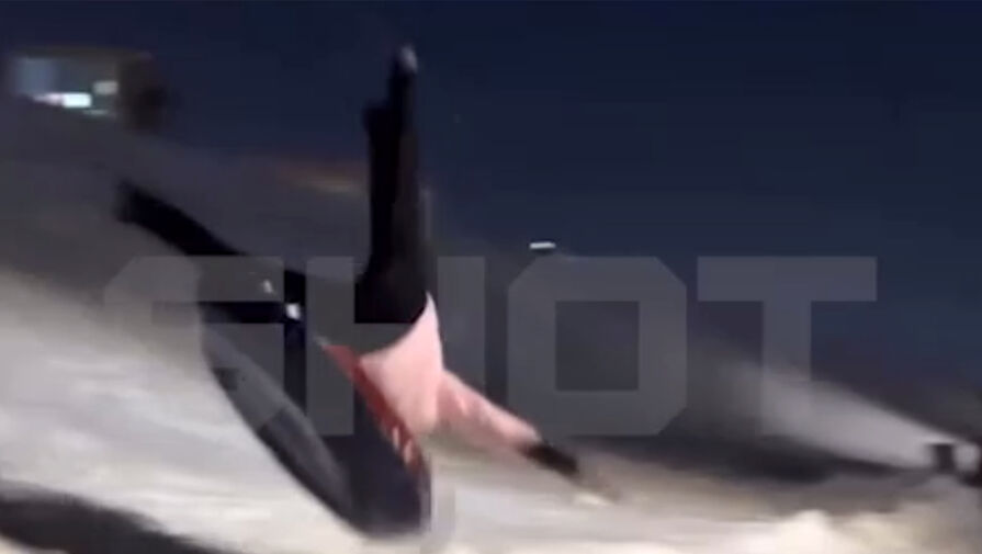 Девушка получила переломы, катаясь на тюбинге в Екатеринбурге, и попала на видео