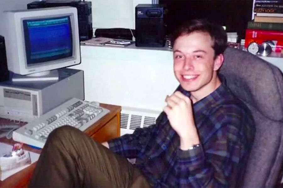 Свою карьеру Илон Маск начал уже в&nbsp;12 лет: после двух лет обучения программированию он выпустил игру Blast Star, которую удалось продать за&nbsp;$500