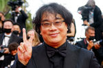 Режиссер Пон Чжун Хо на церемонии открытия 74-го Каннского фестиваля, 2021 год