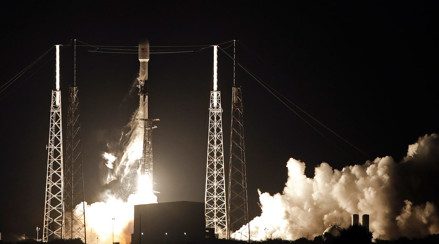 Ракета-носитель Falcon 9 стартовала с космодрома в США