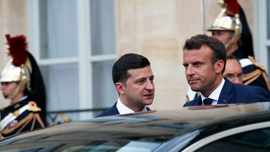 Президент Франции Эммануэль Макрон и президент Украины Владимир Зеленский в Елисейском дворце в Париже, 17 июня 2019 года