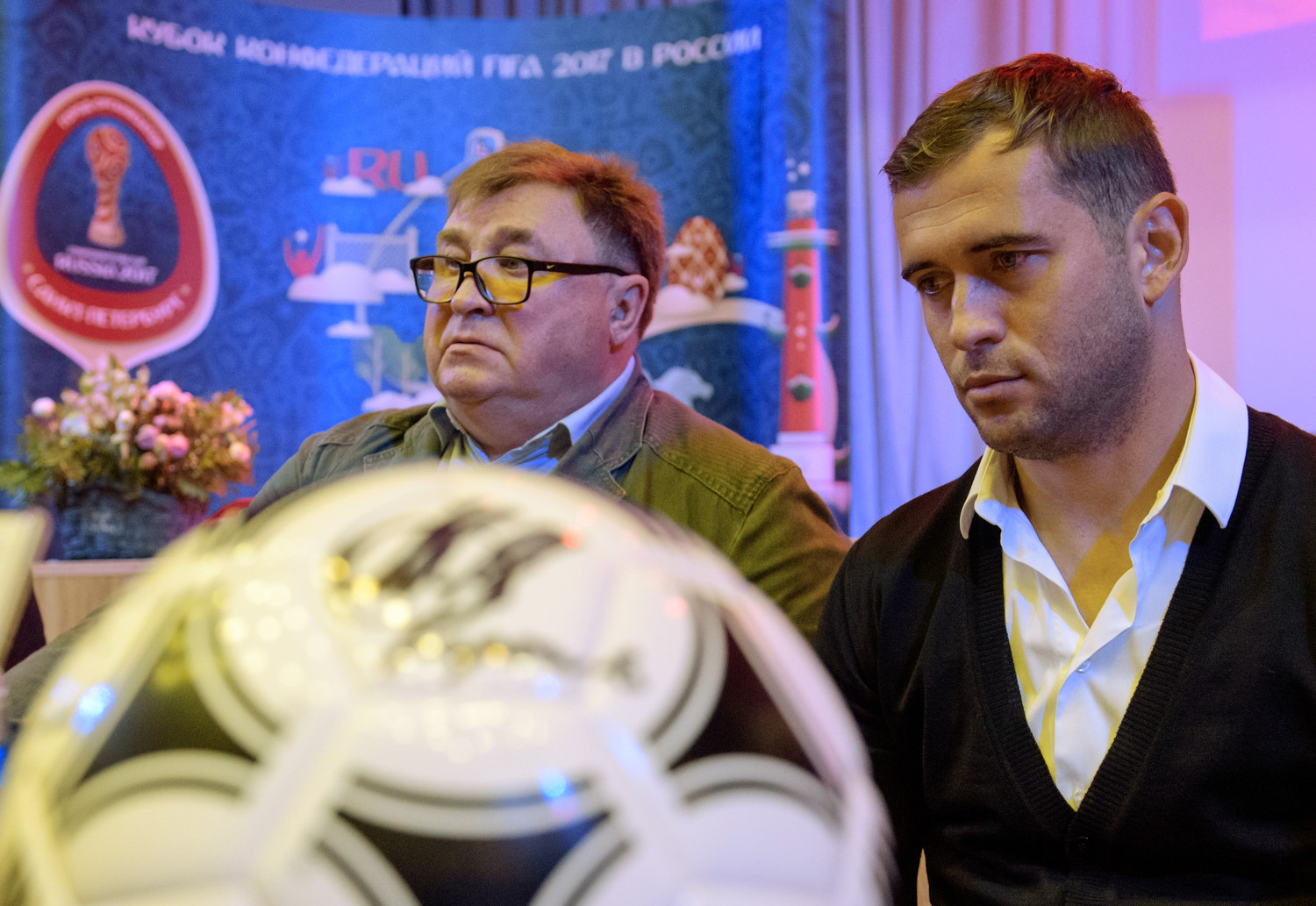 Игрок ФК «Зенит» Александр Кержаков (справа) и директор Академии ФК «Зенит» Владимир Казаченок