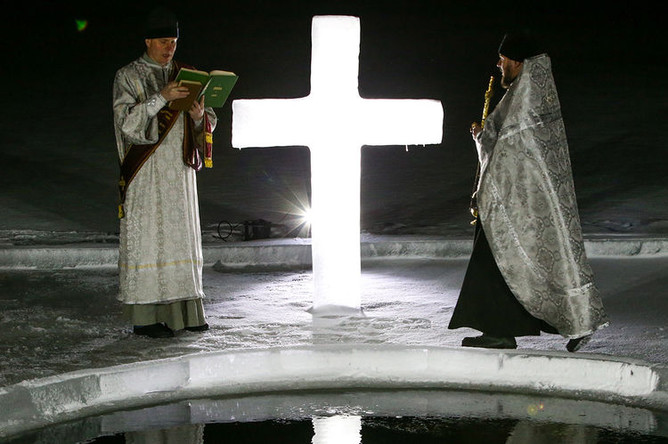 Чин Великого освящения воды в купели в Цнянском водохранилище, Белоруссия, 18 января 2019 года