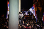 Сторонники оппозиционной организации «Сербия против насилия» перед зданием мэрии в Белграде, Сербия, 24 декабря 2023 года