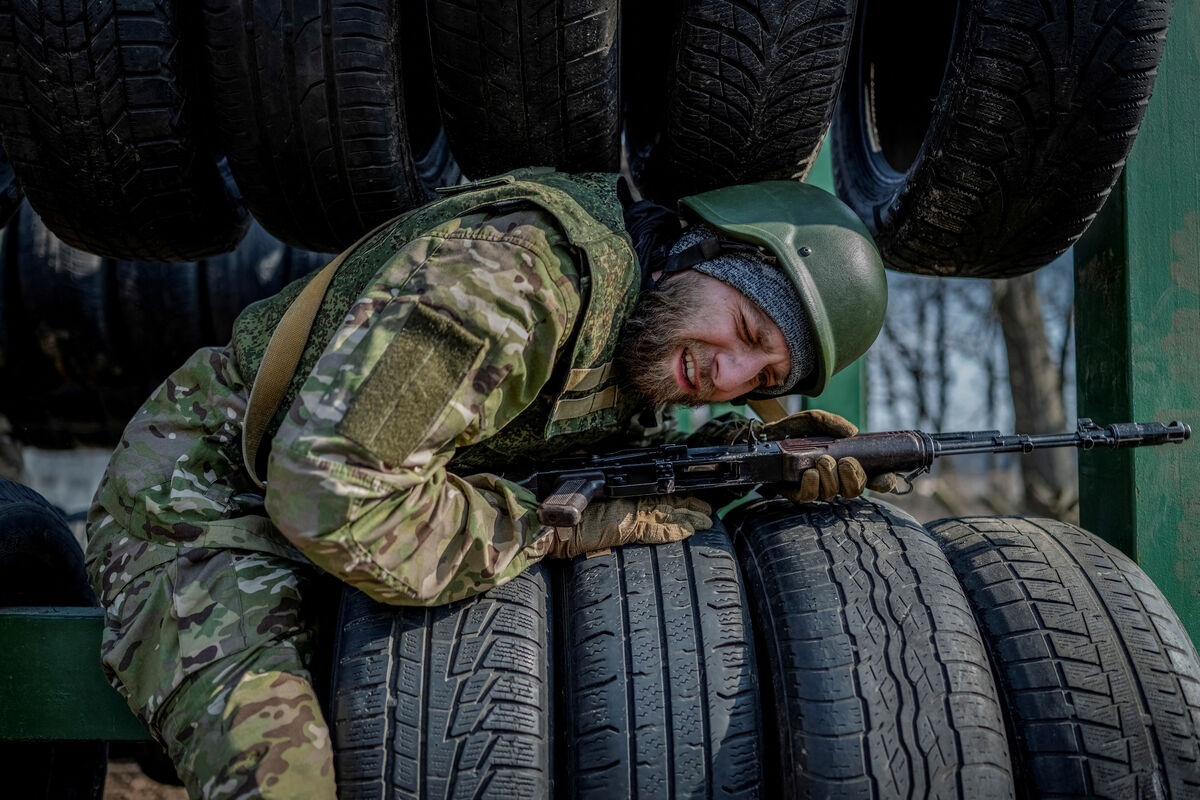 Украинский военком решил уйти на фронт после публикации интимного видео -  Газета.Ru | Новости