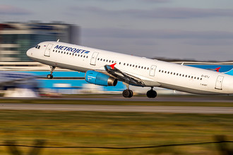 Самолет Airbus-321 авиакомпании «Когалымавиа»