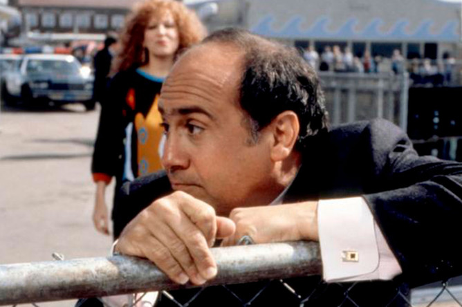 <b>«Безжалостные люди» (1986)</b>
<br>По мнению некоторых критиков, после съемок в этом фильме Де Вито получил широкую известность как один из наиболее ярких комедийных актеров Голливуда. В 1987 году артист был номинирован на «Золотой глобус» в категории «лучшая мужская роль»