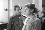 Актриса Елена Бондарчук и артист Иван Иванович Краско на съемках фильма «Приходи свободным», 01 октября 1983 года