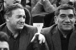 Болельщики «Спартака» Никита Симонян и Армен Джигарханян во время матча в Москве, 1983 год