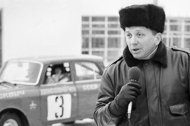 Ведущий телепрограммы «Вираж» Александр Масляков, 1984 год