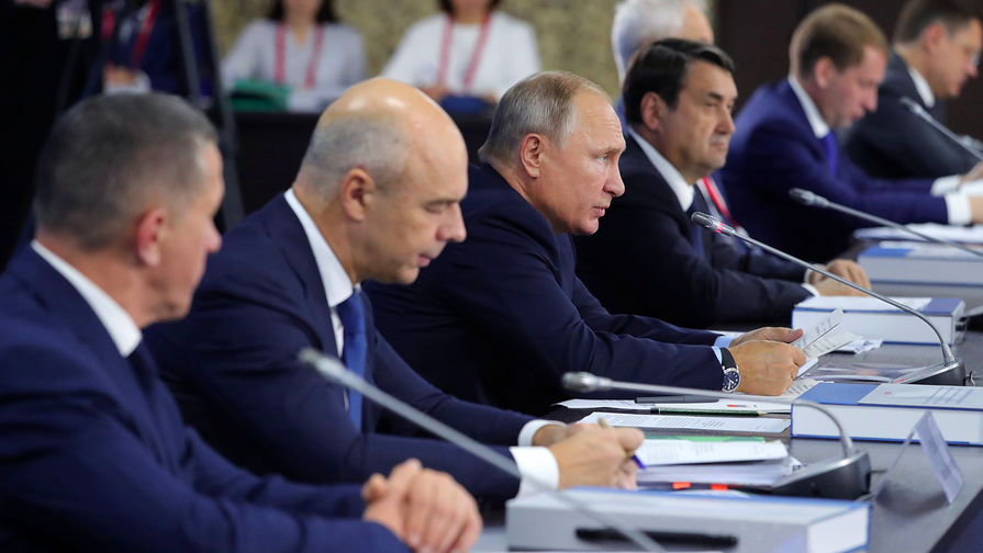 Президент России Владимир Путин на заседании президиума Государственного совета по вопросам развития Дальнего Востока во Владивостоке, 10 сентября 2018 года