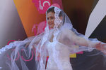 Актриса Мария Голубкина перед началом церемонии открытия 35-го ММКФ в кинотеатре «Россия», 2013