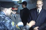 Президент Белоруссии Александр Лукашенко на месте трагедии в Минске, 1 июня 1999 года