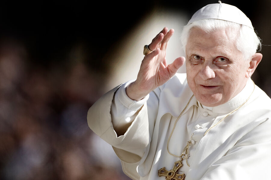 Папа Бенедикт XVI на&nbsp;еженедельной аудиенции на&nbsp;площади Святого Петра в&nbsp;Ватикане, 2008&nbsp;год
