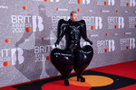Музыкант Сэм Смит на церемонии вручения премии Brit Awards 2023 в Лондоне, 11 февраля 2023 года